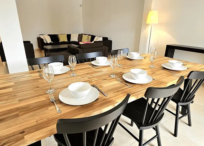 Hillside Azure فيلة Polis